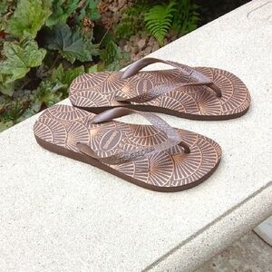 HAVAIANAS FLIP FLOPS BROWN &COPPER WOMENS SIZE 8.5 NWOT